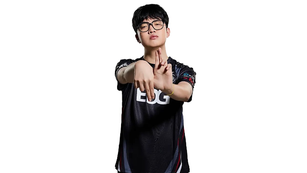 ZmjjKK professional player portrait